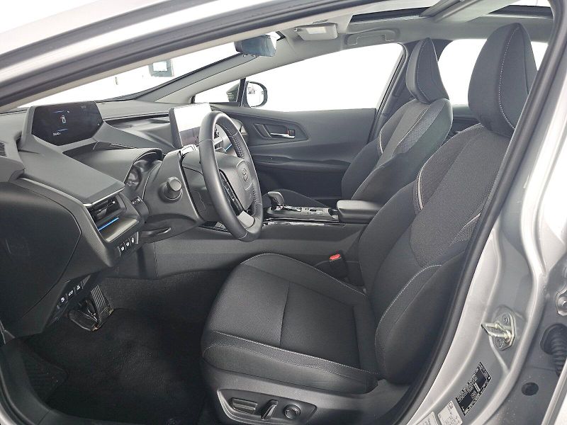 Toyota Prius (2025) 2.0L PHEV 223k Prestige Skyvie - fotka 6 z 33