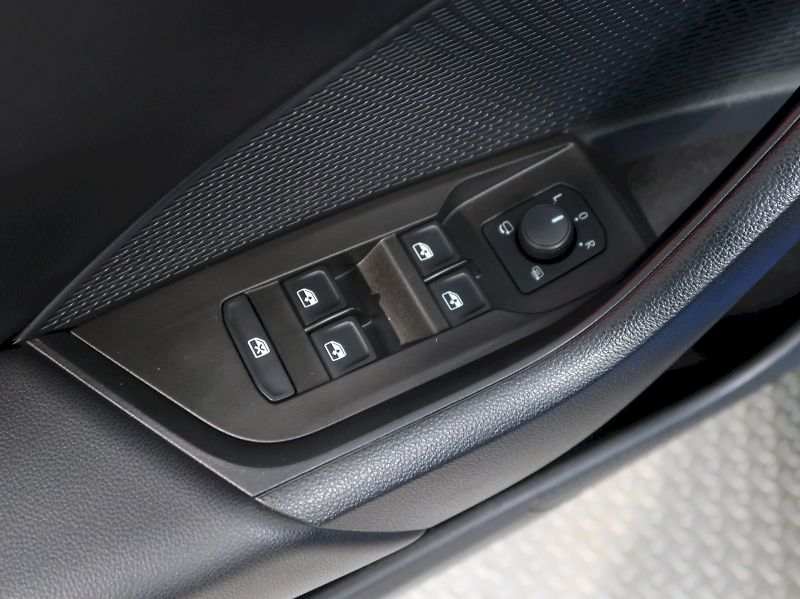 Škoda Octavia (2024) FRESH PLUS 1.5TSI 110KW KAMERA - fotka 12 z 38