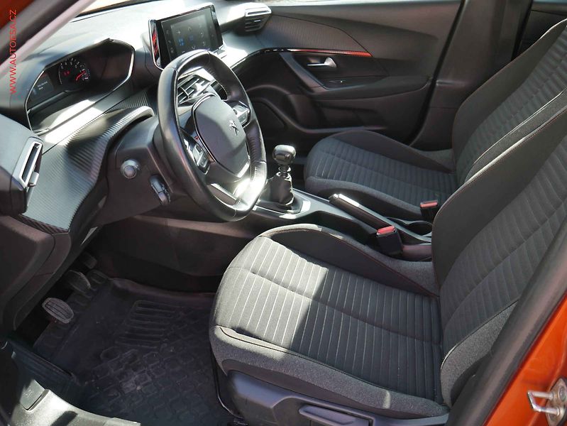 Peugeot 2008 (2020) 1.2PT, ČR, AC, TZ, LED - fotka 9 z 16
