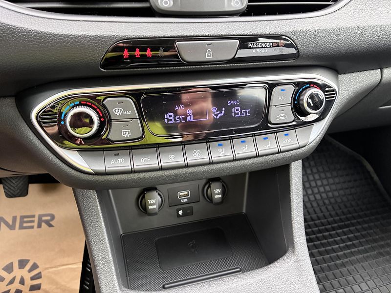 Hyundai i30 1.5T-GDi 118kW REZERVACE - fotka 19 z 34