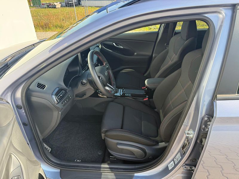 Hyundai i30 1.5 T-GDI MHEV DCT N-Line - fotka 11 z 28