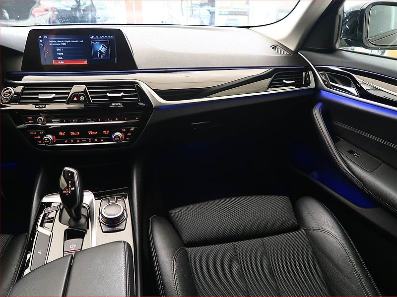 BMW Řada 5 (2019) 520d xDrive, 4X4, Automat - fotka 8 z 19