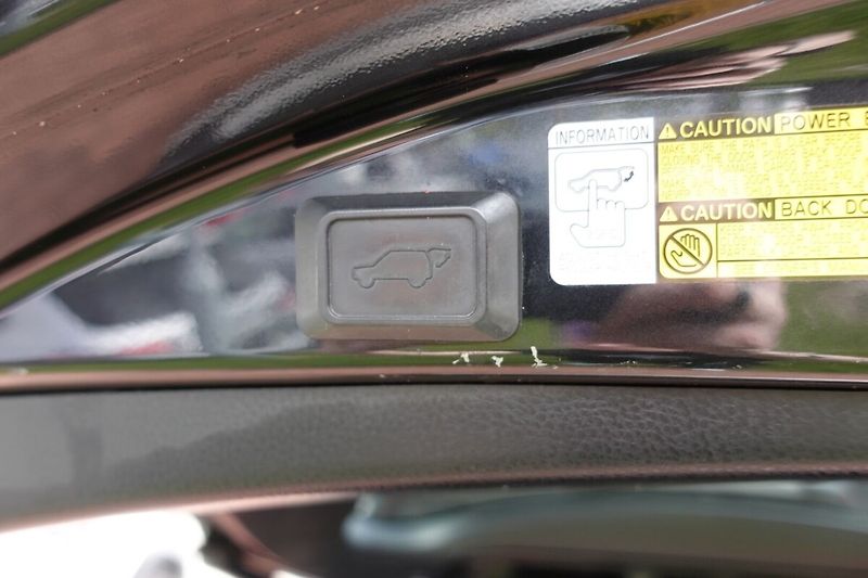 Toyota RAV4 2.0 VVT-i AWD Multidrive S Act - fotka 14 z 30
