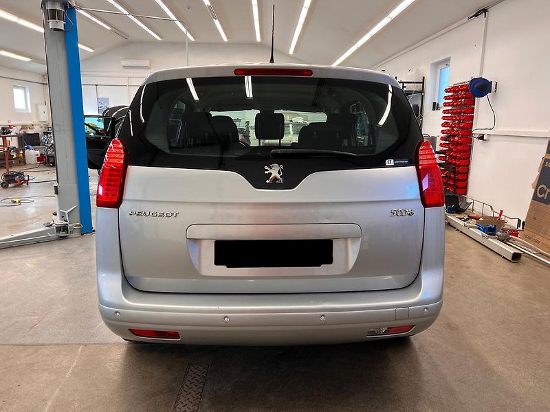 Peugeot 5008 1.6HDi 80kW - fotka 4 z 15