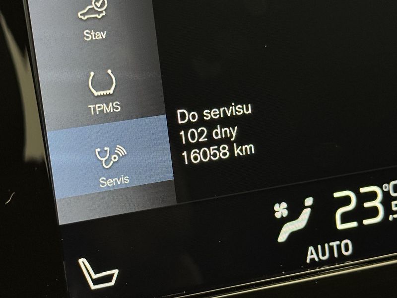 Volvo XC40 T4 MOMENTUM AUT - fotka 43 z 45