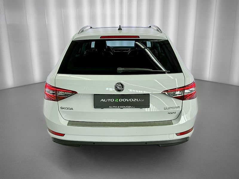 Škoda Superb 2.0TDI DSG 4X4 STYLE, ACC, PAN - fotka 5 z 27