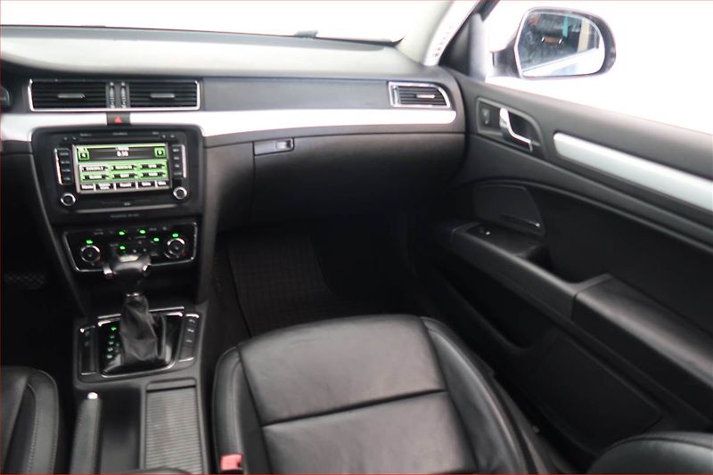 Škoda Superb (2012) Elegance 2.0 TDI, 4X4 - fotka 8 z 21