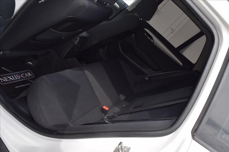 BMW X1 2,0 d 105KW 4X4 TAŽNÉ ALU - fotka 18 z 46