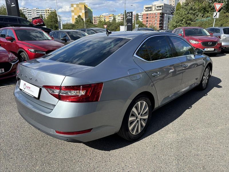 Škoda Superb 2,0 TDi AT Style SERVIS - fotka 5 z 43