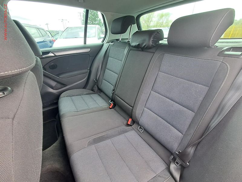 Volkswagen Golf (2011) 1.6TDI, Style - fotka 10 z 21
