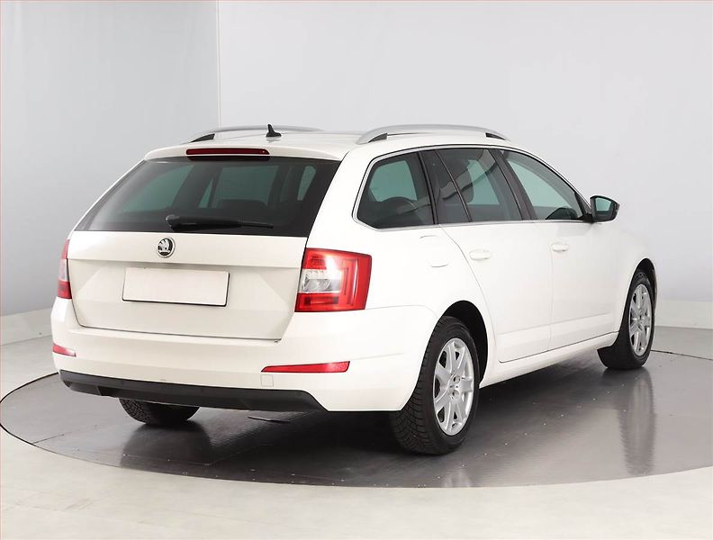 Škoda Octavia (2014) Elegance 1.6 TDI, Navi, Xenony - fotka 5 z 23