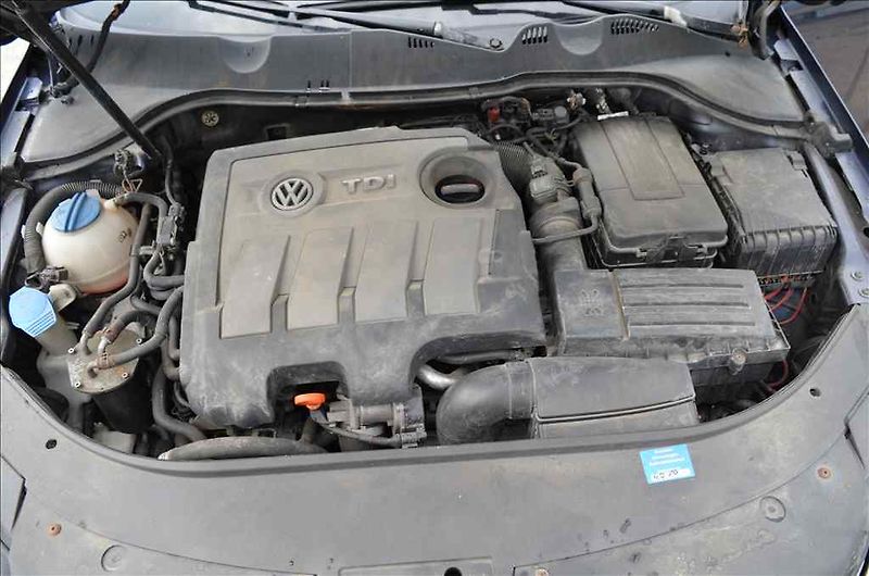 Volkswagen Passat (2012) VARIANT 1,6 TDI - fotka 24 z 35