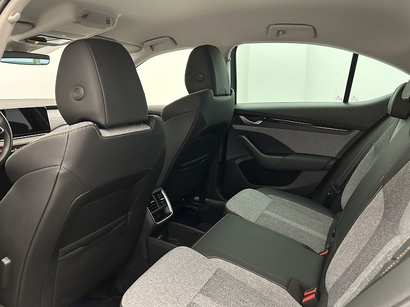 Škoda Octavia 2.0 TDI Top selection - fotka 21 z 27