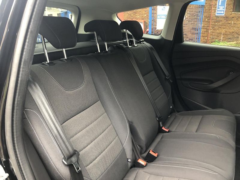 Ford Kuga (2015) 1,5 110kW 1.majitel pěkný stav - fotka 53 z 63