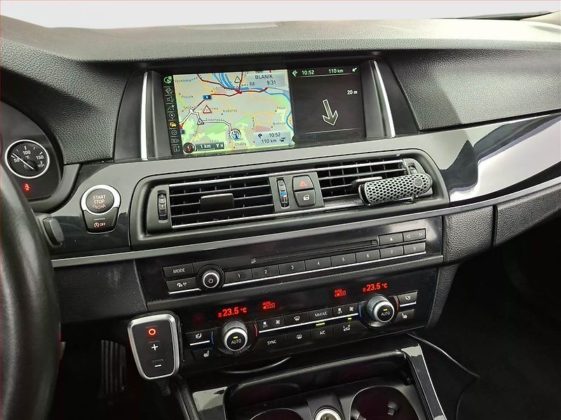 BMW Řada 5 (2014) 520d xDrive, 4X4, Automat - fotka 12 z 17