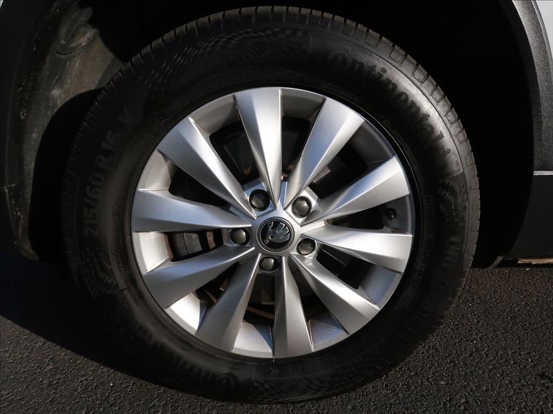 Škoda Karoq 2,0 TDi,110kW,1majČR,4x4,DPH - fotka 23 z 28