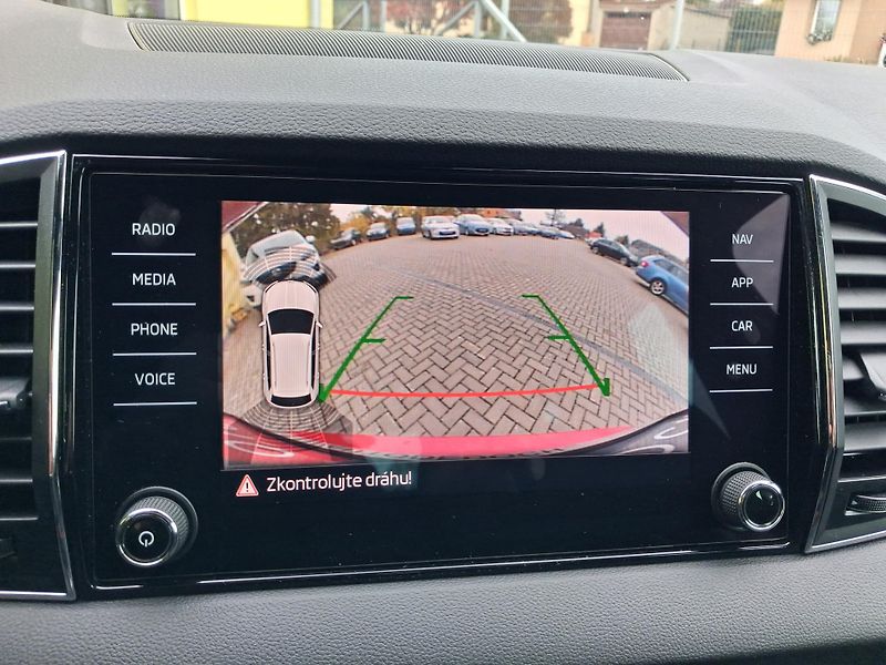 Škoda Karoq (2020) 2,0TDi DSG 4x4 SPORTLINE NAVI - fotka 37 z 48
