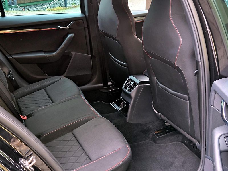 Škoda Octavia TDi RS,CEBIA *SERV.KNÍŽKA*  - fotka 25 z 48