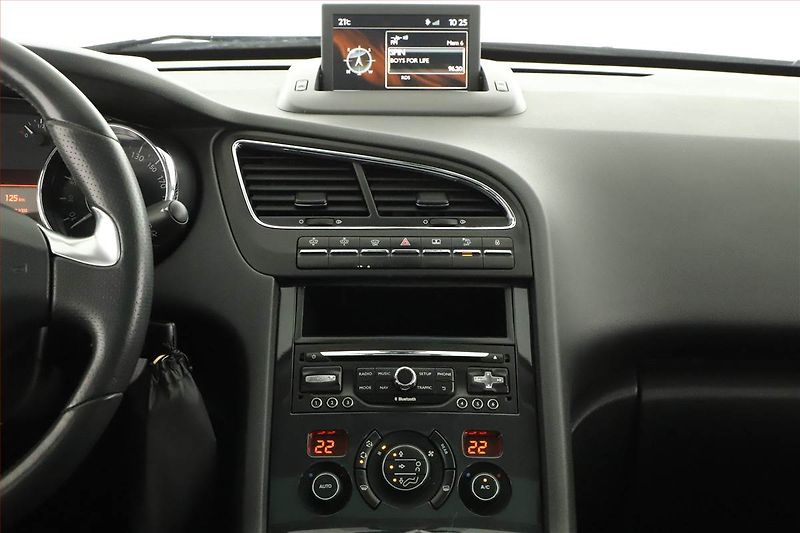 Peugeot 5008 (2014) 2.0 HDI, Navi, Xenony - fotka 9 z 18