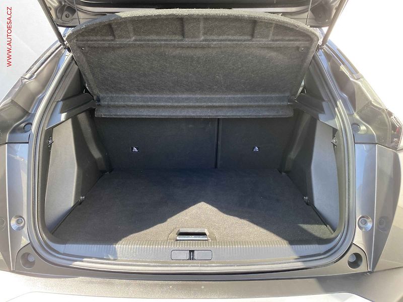Peugeot 2008 (2022) 1.2 PT, GT, AT, LED, navi - fotka 7 z 20