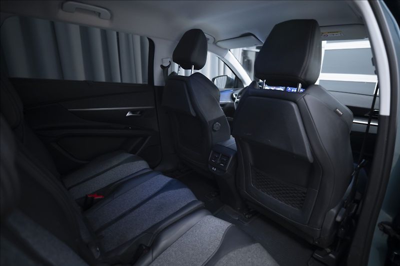 Peugeot 5008 1,2 PT KAMERA VÝHŘEV 7 MÍST ČR - fotka 10 z 36