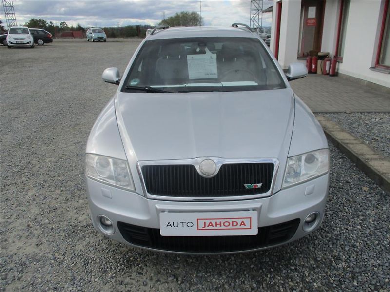 Škoda Octavia 2,0 TDI RS, aut.klima,tažné, - fotka 2 z 38