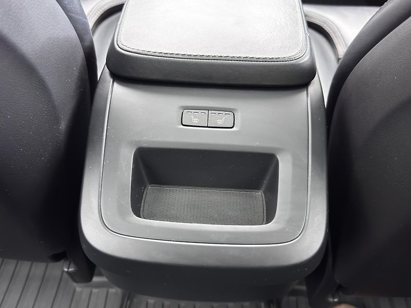 Volvo XC90 D5 AWD Inscription/PANO/7m* - fotka 31 z 49
