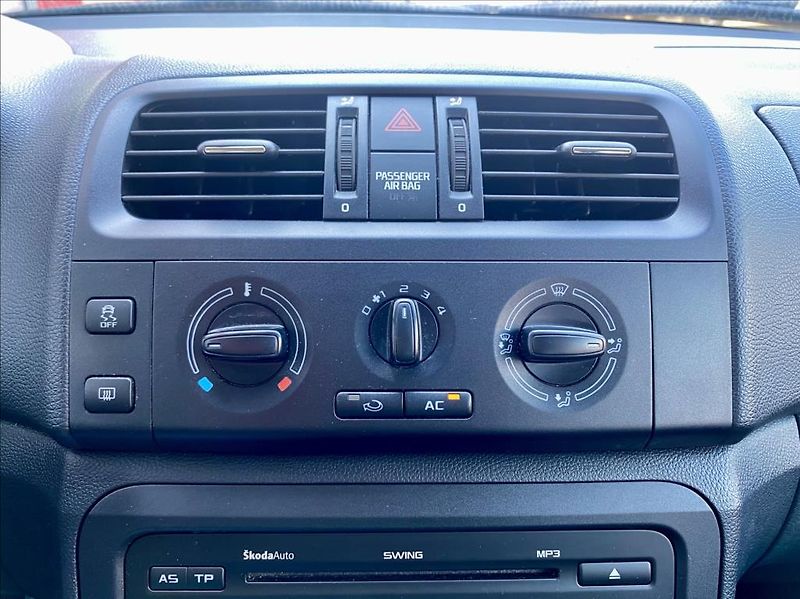 Škoda Fabia 1,6 TDI CR 55kW Active Combi - fotka 25 z 38