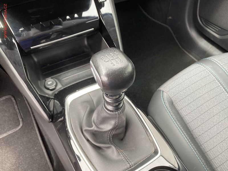 Peugeot 208 (2022) 1.2 PT, Allure, LED, kamera - fotka 15 z 18
