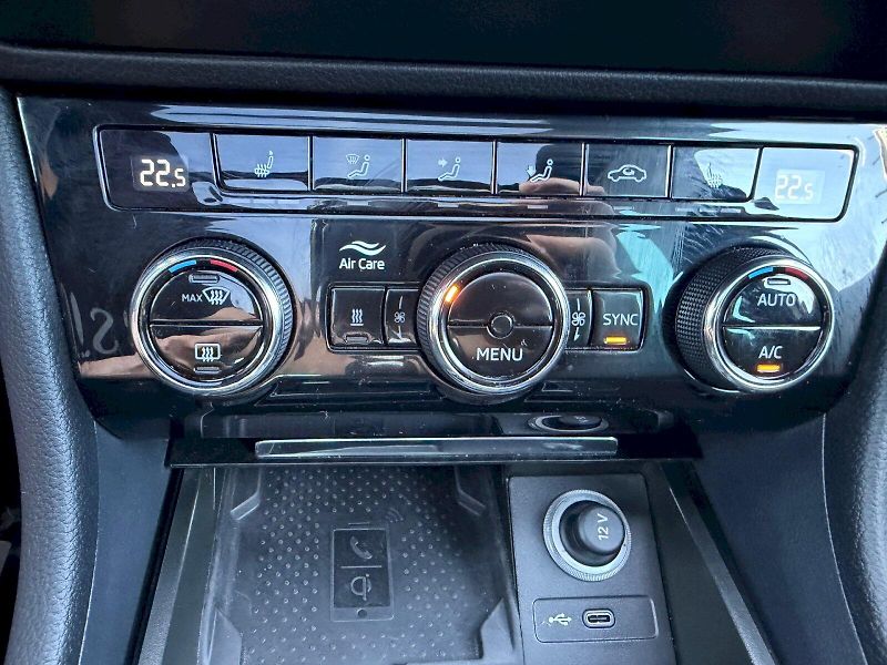 Škoda Superb (2022) 2.0 TSI 206kW SportLine 4x4 DS - fotka 27 z 35
