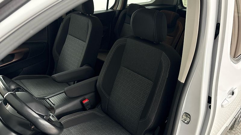 Peugeot Rifter 50 kWh AUT GT Long - fotka 15 z 25