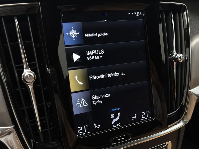 Volvo V90 D4 MOMENTUM PRO POLESTAR AUT - fotka 31 z 47