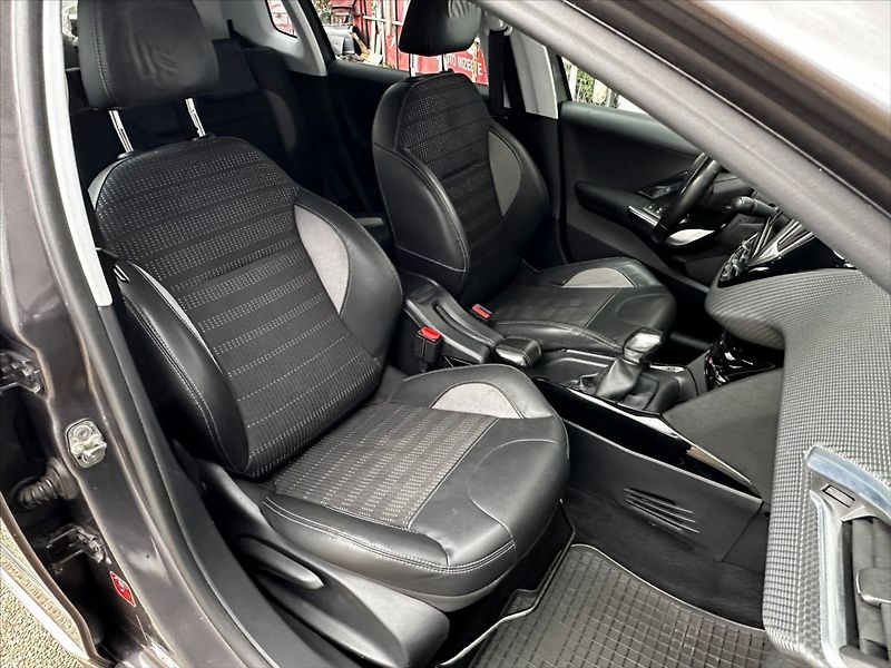 Peugeot 2008 1,2 i 60kW PureTech, ČR,1.maj - fotka 13 z 35