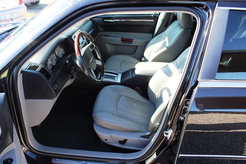 Chrysler 300C (2007) 3,0CRD KŮŽE XENON TEMPOMAT ALU - fotka 9 z 17