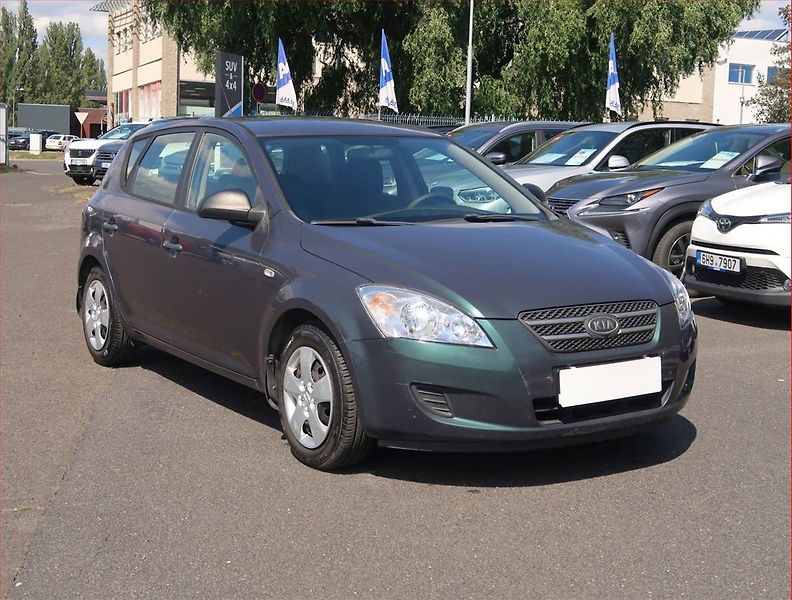 Kia Ceed (2008) 1.4 CVVT, po STK - fotka 1 z 14