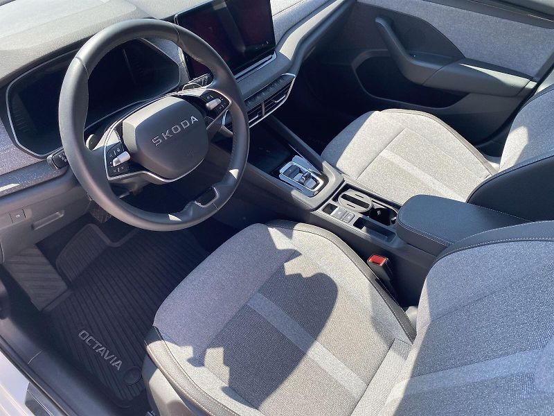 Škoda Octavia (2025) 1.5 TSI M-HEV DSG Top Selectio - fotka 7 z 34