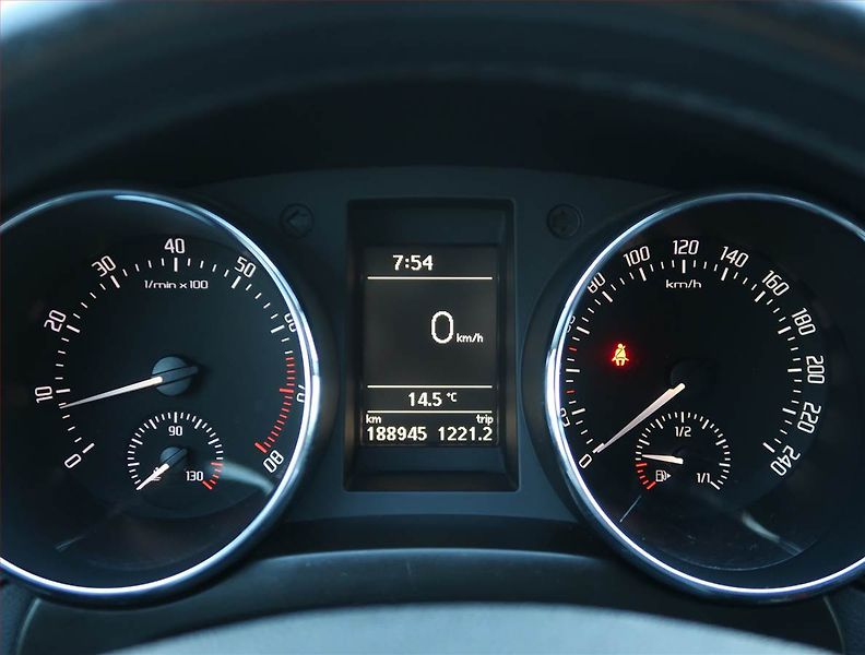 Škoda Yeti (2010) Ambition 1.2 TSI, Tempomat - fotka 11 z 19