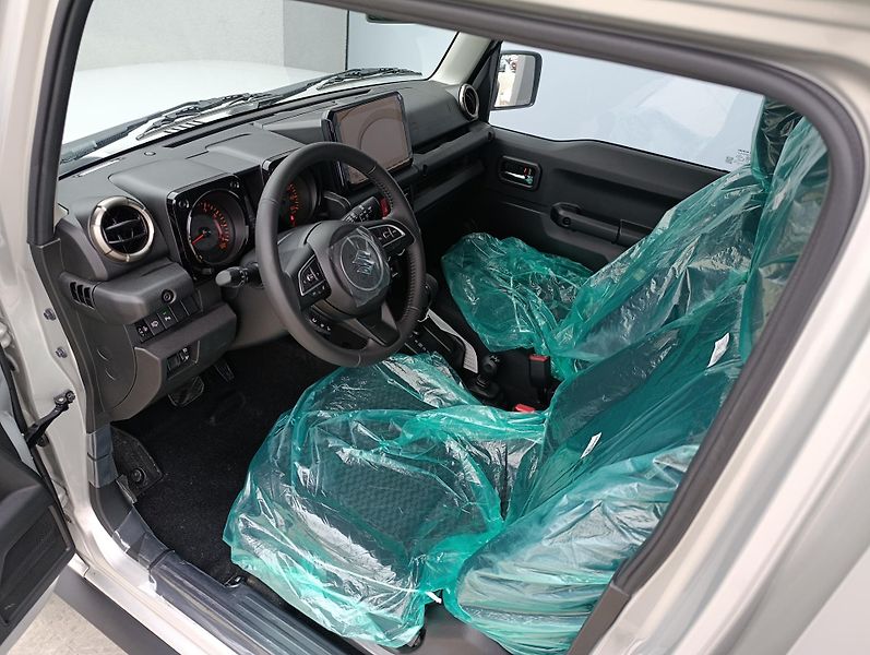 Suzuki Jimny 1.5 ALLGRIP LONG 75kW 4X4 GLX - fotka 10 z 27