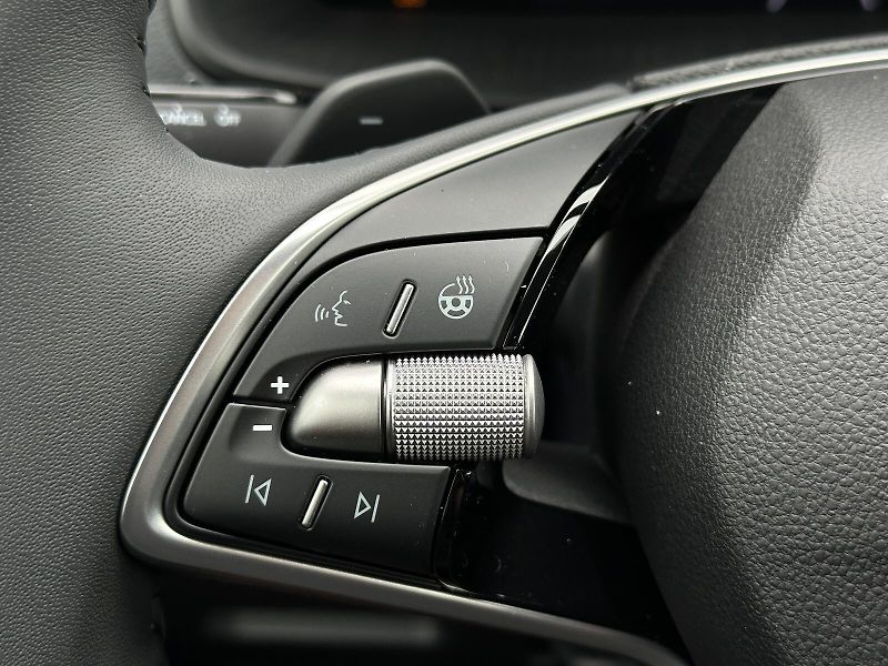 Škoda Karoq 1.5TSi DSG 150PS LED V.Cockpit - fotka 15 z 38