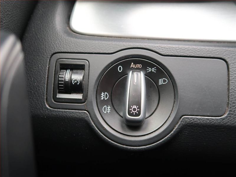 Volkswagen Passat (2011) 2.0 TDI, Xenony, Tempomat - fotka 19 z 19
