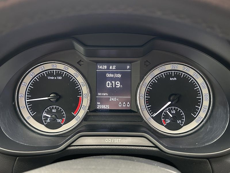 Škoda Octavia 2.0 TDI 4x4 Style - fotka 7 z 28