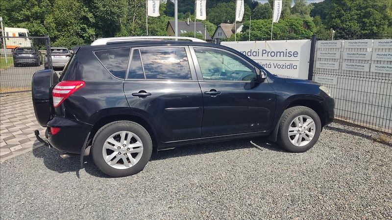 Toyota RAV4 2,2 D-4D 4x4 SOL PREMIUM - fotka 19 z 22
