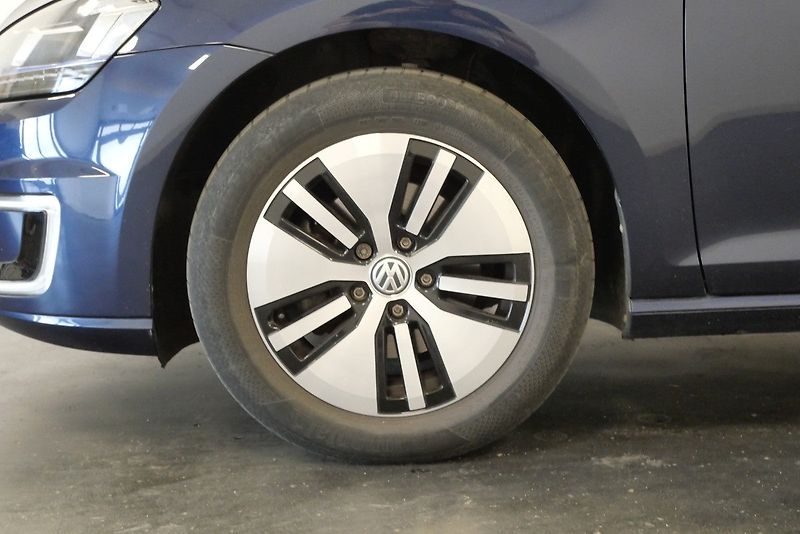 Volkswagen e-Golf - fotka 10 z 23