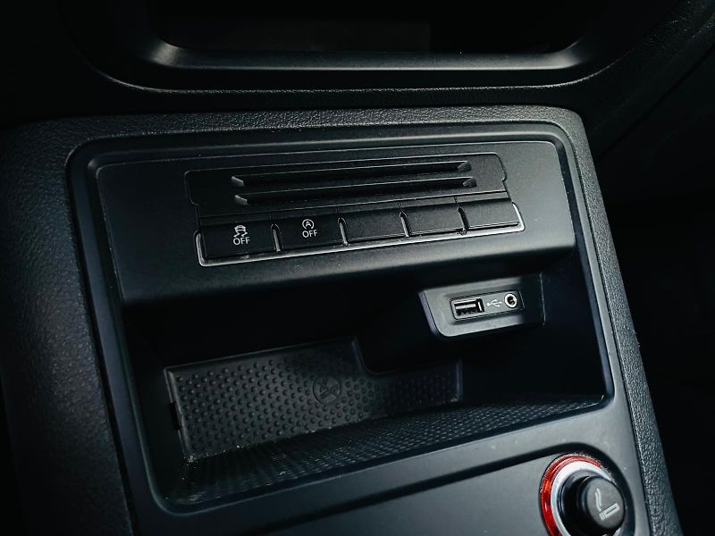 Volkswagen Tiguan 1.4TSI MANUÁL SERVISKA SENZORY - fotka 39 z 45