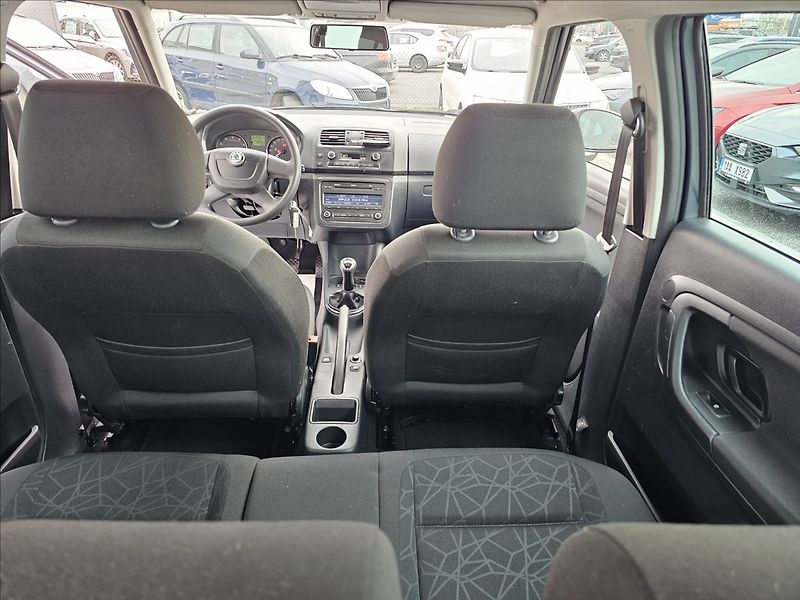 Škoda Fabia II 1,2TSi 63KW Ambiente - fotka 28 z 43