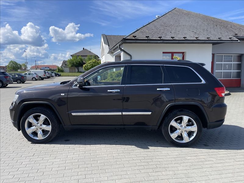 Jeep Grand Cherokee 3,0 CRDi 177kw Overland Pano T - fotka 2 z 35
