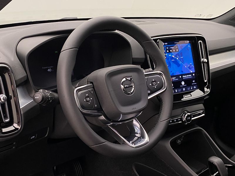 Volvo XC40 (2026) B3 AUT DARK ULTRA  - fotka 4 z 64