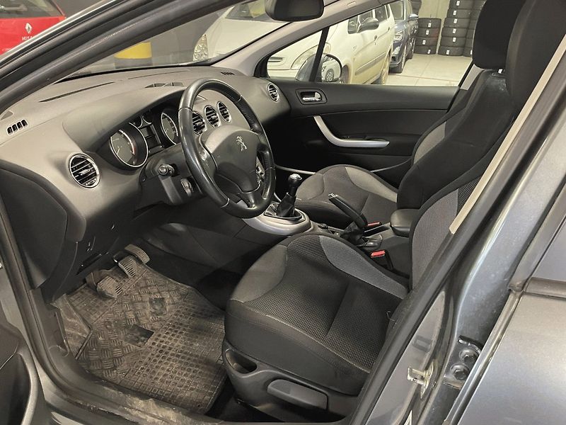 Peugeot 308 (2012) 1.6 VTi, 88kW, ČR - fotka 5 z 9