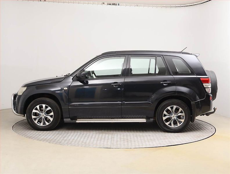 Suzuki Grand Vitara (2006) 2.0, 4X4, Park. senzory - fotka 3 z 17