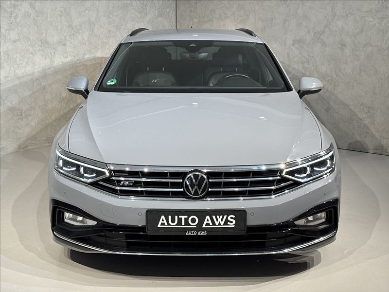 Volkswagen Passat 2,0 TDi  DSG R-Line LED Assist - fotka 2 z 44